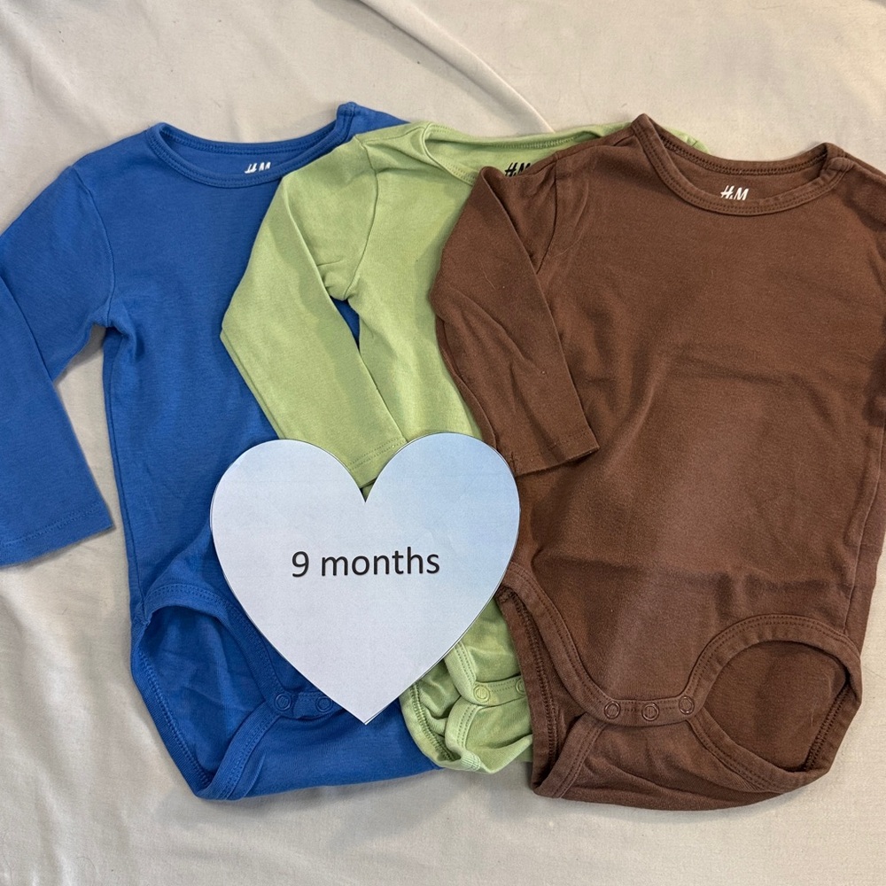 H&M - set of 3 long sleeve organic Bodysuits/onesies - Blue, Brown, Green